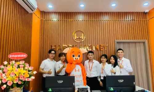 HappyMoney tiếp tục phủ sóng “sắc cam” khắp phố Sài Gòn